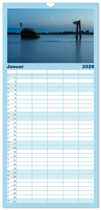 Hamburg bei Nacht (CALVENDO Familienplaner 2026)