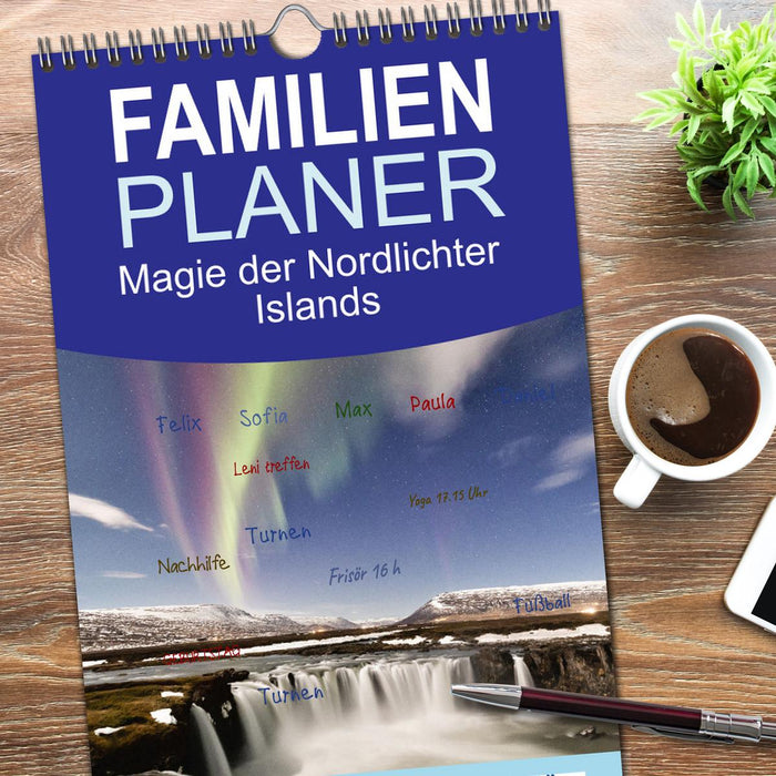 Magie der Nordlichter Islands (CALVENDO Familienplaner 2026)