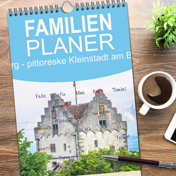 Meersburg - pittoreske Kleinstadt am Bodensee (CALVENDO Familienplaner 2026)