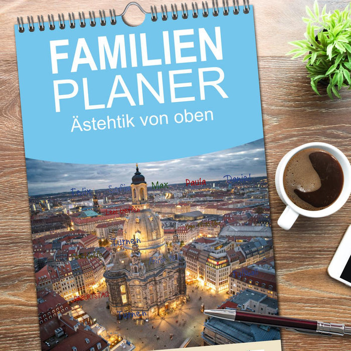 Ästehtik von oben (CALVENDO Familienplaner 2026)
