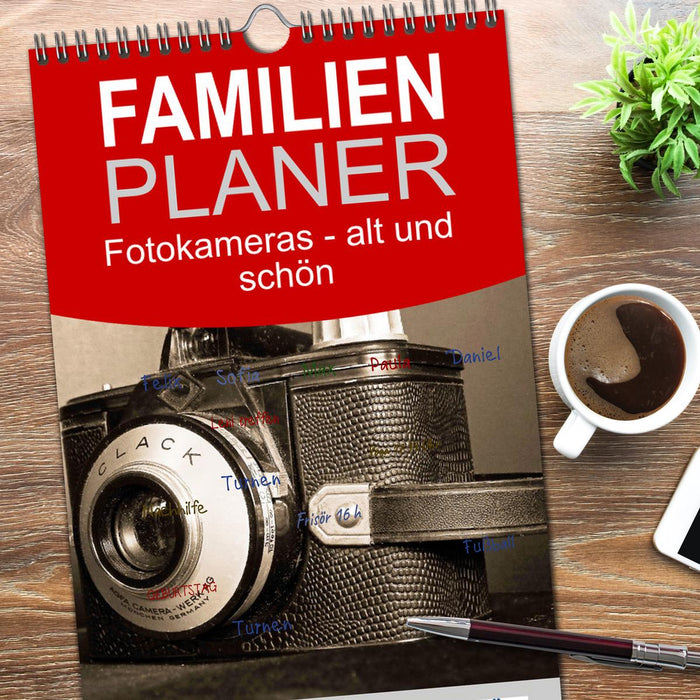 Fotokameras - alt und schön (CALVENDO Familienplaner 2026)