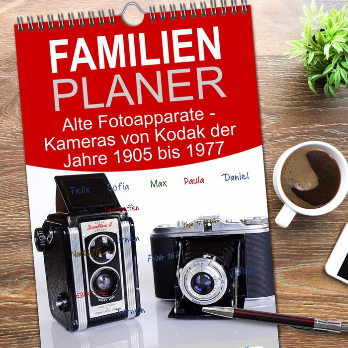 Alte Fotoapparate - Kameras von Kodak der Jahre 1905 bis 1977 (CALVENDO Familienplaner 2026)