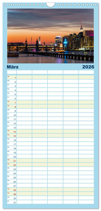 Eine Reise durch Berlin bei Nacht (CALVENDO Familienplaner 2026)