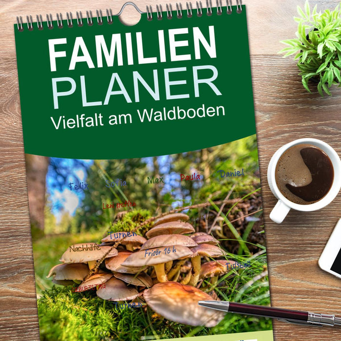 Vielfalt am Waldboden (CALVENDO Familienplaner 2026)