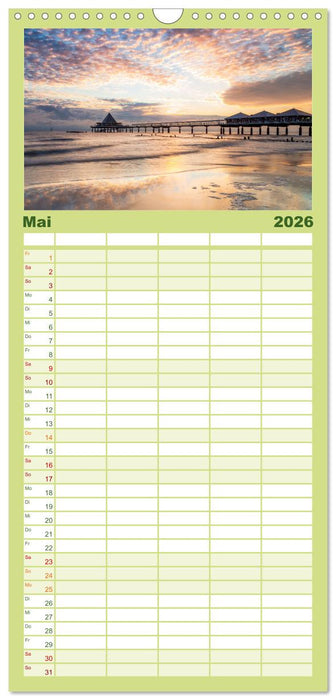 Stimmungsvolle Küstenmomente (CALVENDO Familienplaner 2026)