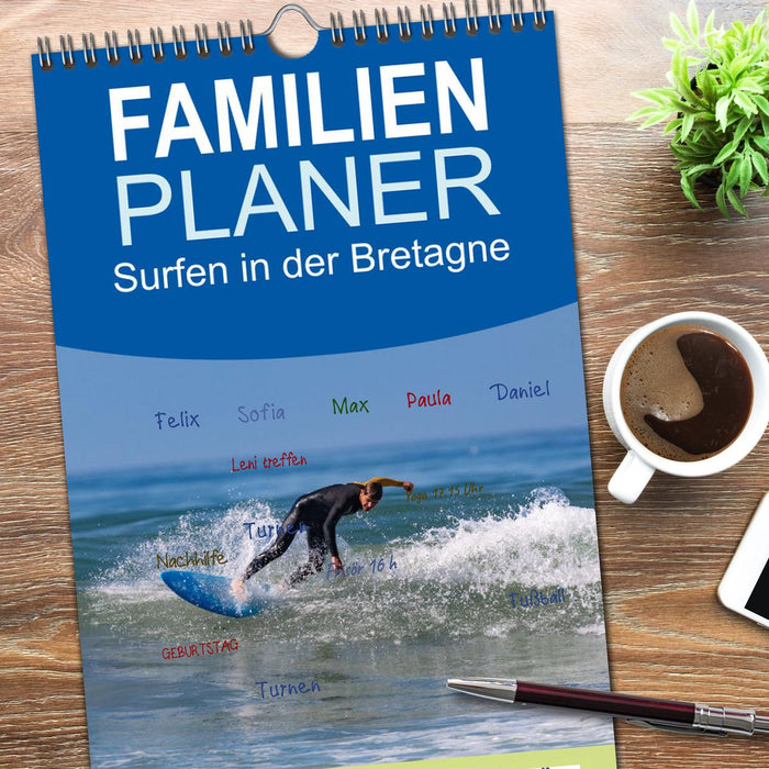 Surfen in der Bretagne (CALVENDO Familienplaner 2026)