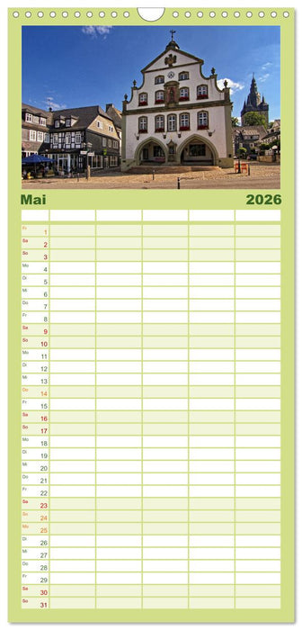 Stadtansichten Brilon (CALVENDO Familienplaner 2026)