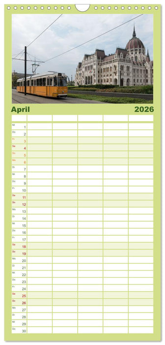 Budapest: zwischen Parlamentsgebäude und Burgpalast (CALVENDO Familienplaner 2026)