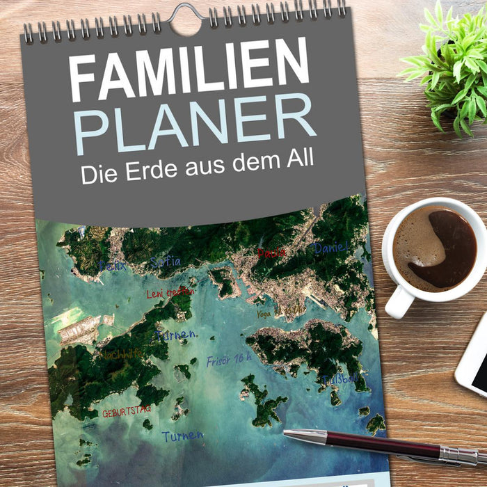 Die Erde aus dem All (CALVENDO Familienplaner 2026)
