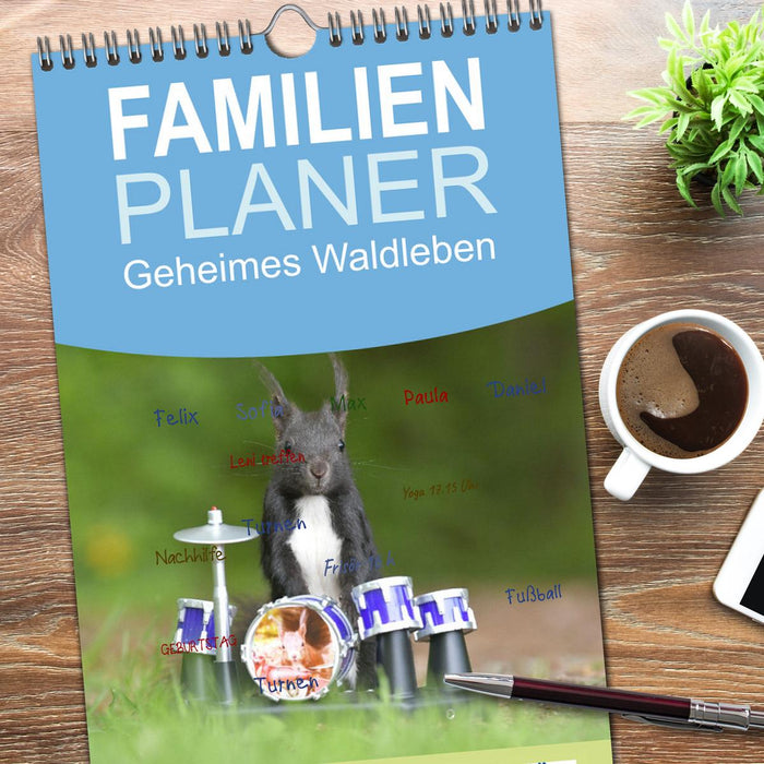 Geheimes Waldleben (CALVENDO Familienplaner 2026)