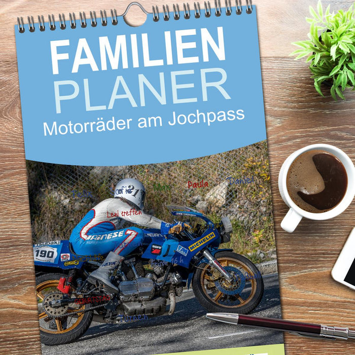 Motorräder am Jochpass (CALVENDO Familienplaner 2026)