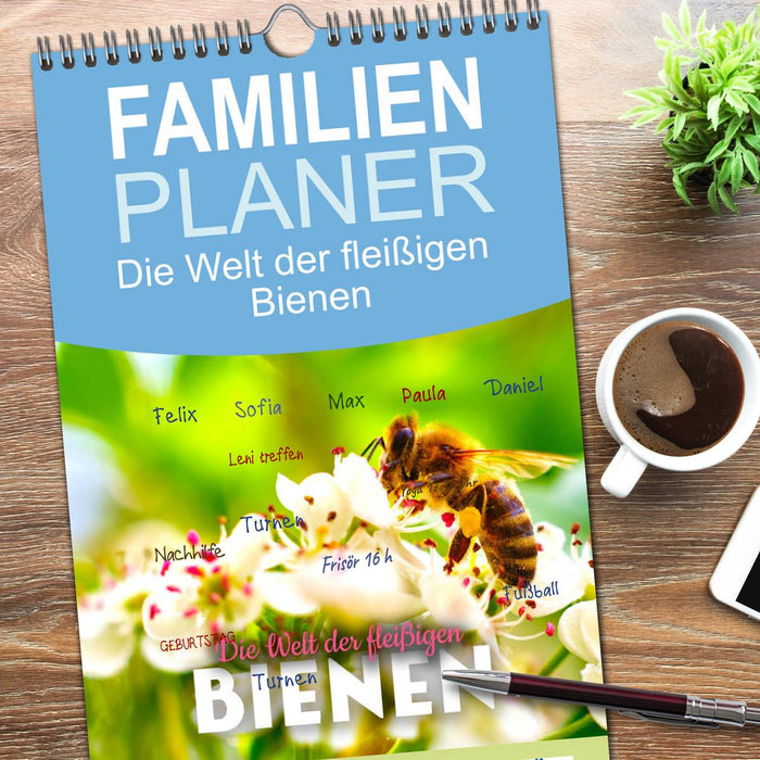 Die Welt der fleißigen Bienen (CALVENDO Familienplaner 2026)