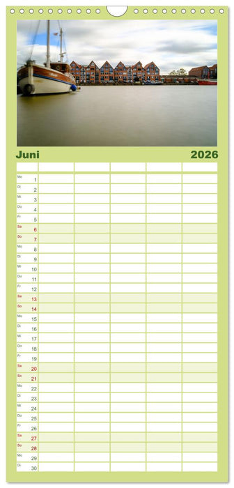 Ein Blick auf Leer (Ostfriesland) (CALVENDO Familienplaner 2026)