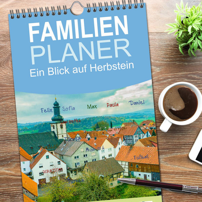 Ein Blick auf Herbstein (CALVENDO Familienplaner 2026)