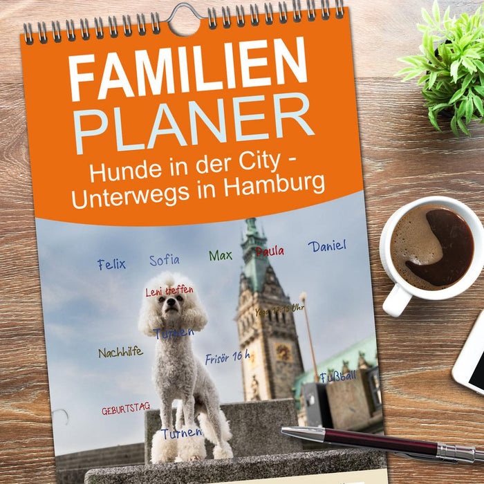 Hunde in der City - Unterwegs in Hamburg (CALVENDO Familienplaner 2026)