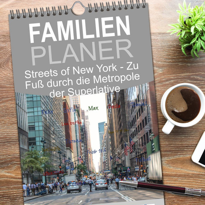 Streets of New York - Zu Fuß durch die Metropole der Superlative (CALVENDO Familienplaner 2026)