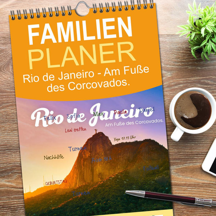 Rio de Janeiro - Am Fuße des Corcovados. (CALVENDO Familienplaner 2026)