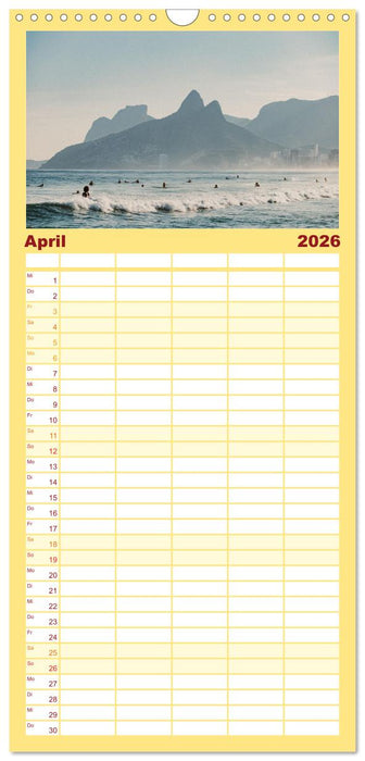 Rio de Janeiro - Am Fuße des Corcovados. (CALVENDO Familienplaner 2026)