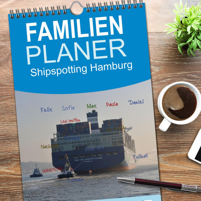 Shipspotting Hamburg (CALVENDO Familienplaner 2026)
