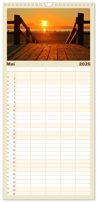 Traumhafte Sonnenuntergänge an der Nordsee (CALVENDO Familienplaner 2026)