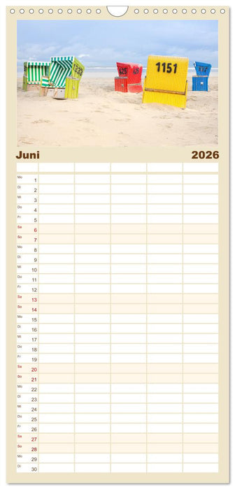 Am Strand von Langeoog (CALVENDO Familienplaner 2026)