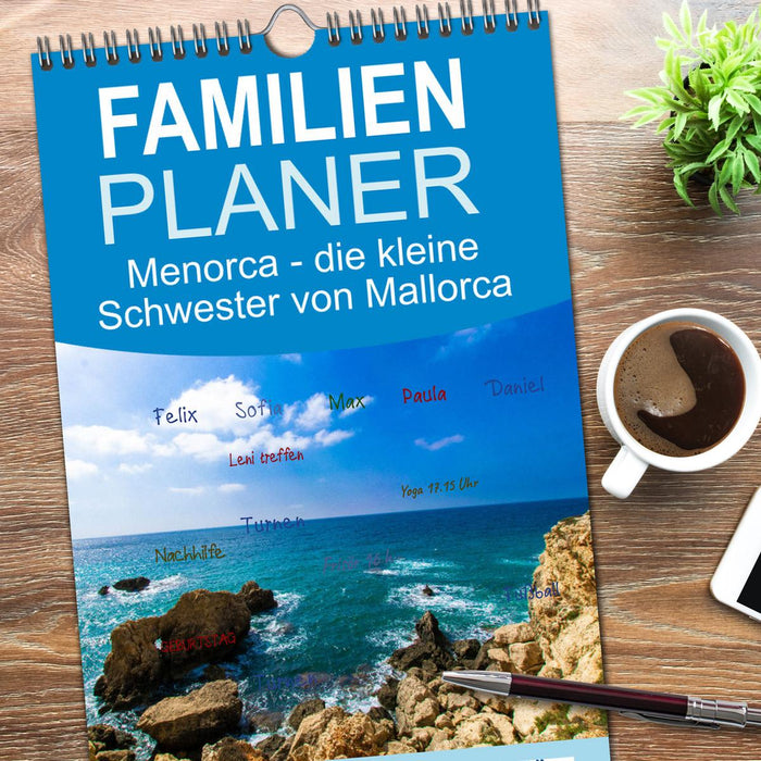 Menorca - die kleine Schwester von Mallorca (CALVENDO Familienplaner 2026)