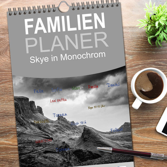 Skye in Monochrom (CALVENDO Familienplaner 2026)