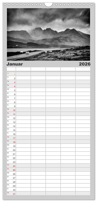 Skye in Monochrom (CALVENDO Familienplaner 2026)