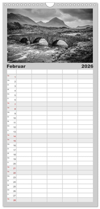 Skye in Monochrom (CALVENDO Familienplaner 2026)