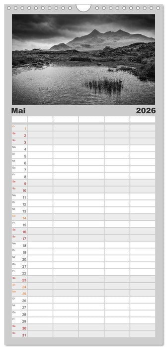 Skye in Monochrom (CALVENDO Familienplaner 2026)