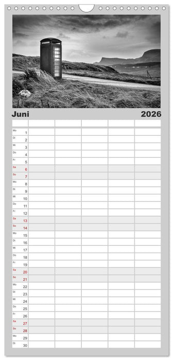 Skye in Monochrom (CALVENDO Familienplaner 2026)