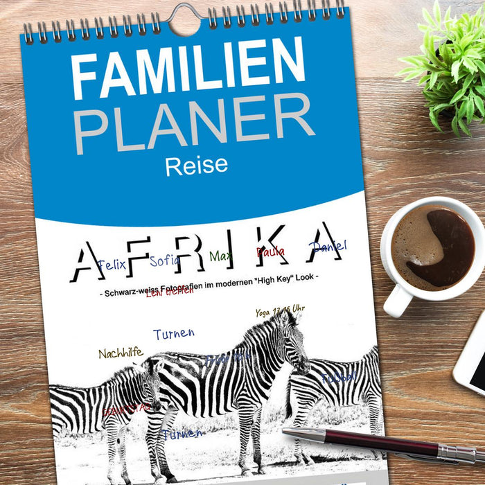 AFRIKA - Schwarz-weiss Fotografien im modernen "High Key" Look (CALVENDO Familienplaner 2026)