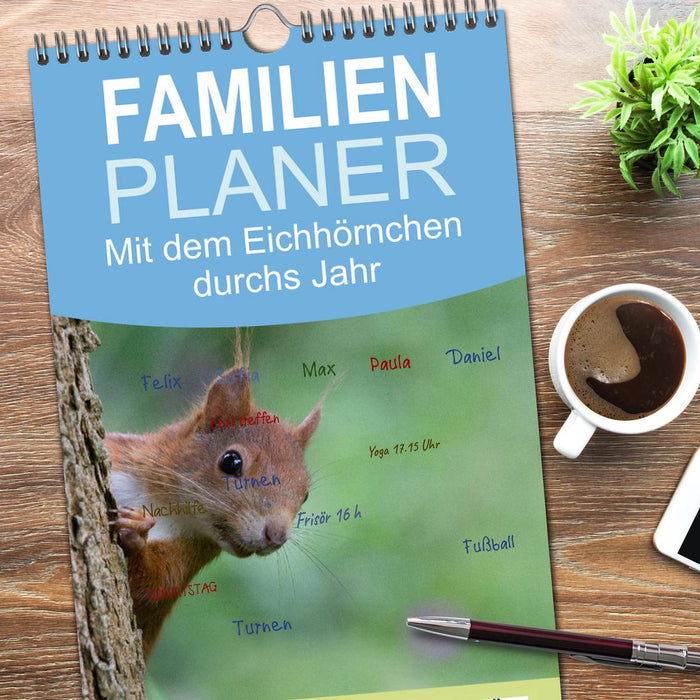 Mit dem Eichhörnchen durchs Jahr (CALVENDO Familienplaner 2026)