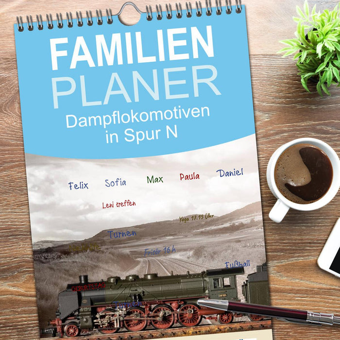 Dampflokomotiven in Spur N (CALVENDO Familienplaner 2026)