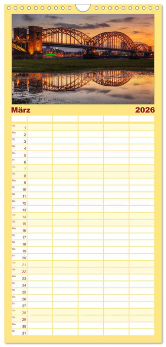 Köln dunkel bunt - Die Stadt in anderem Licht! (CALVENDO Familienplaner 2026)