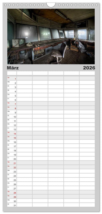 Geheimnisvolle Orte - Lost Places (CALVENDO Familienplaner 2026)