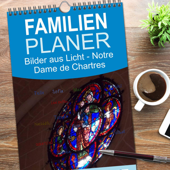 Bilder aus Licht - Notre Dame de Chartres (CALVENDO Familienplaner 2026)