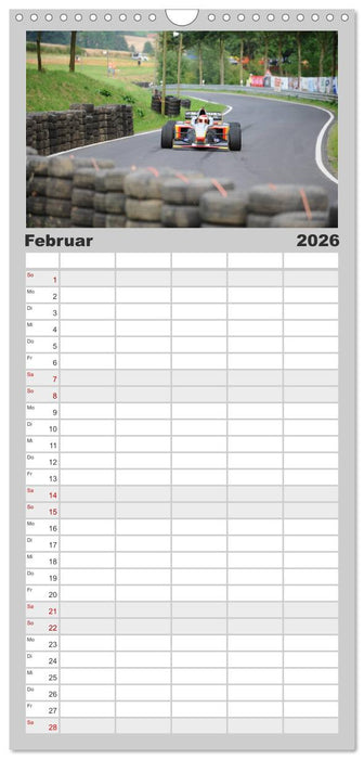 Formelrennwagen am Berg (CALVENDO Familienplaner 2026)