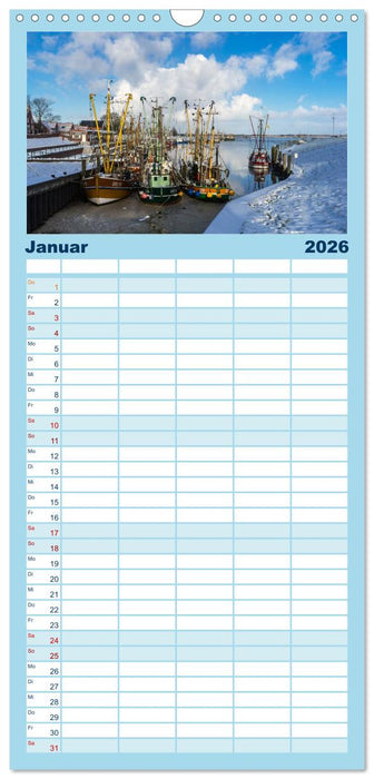 Fischerdorf Greetsiel. Bezauberndes Warfendorf der Krummhörn (CALVENDO Familienplaner 2026)