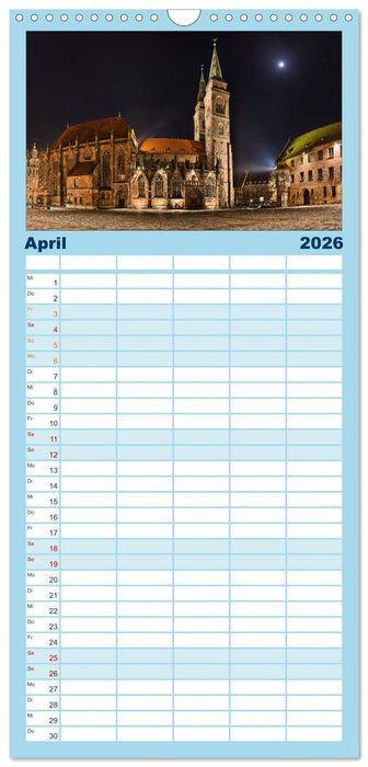 Nürnberg - Die Altstadt bei Nacht (CALVENDO Familienplaner 2026)