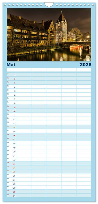Nürnberg - Die Altstadt bei Nacht (CALVENDO Familienplaner 2026)