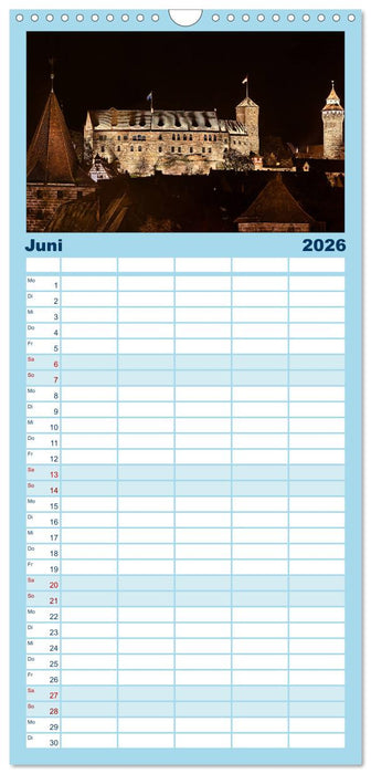 Nürnberg - Die Altstadt bei Nacht (CALVENDO Familienplaner 2026)
