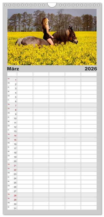 Titanen Girls 2026 - erotische Frauen und starke Pferde (CALVENDO Familienplaner 2026)