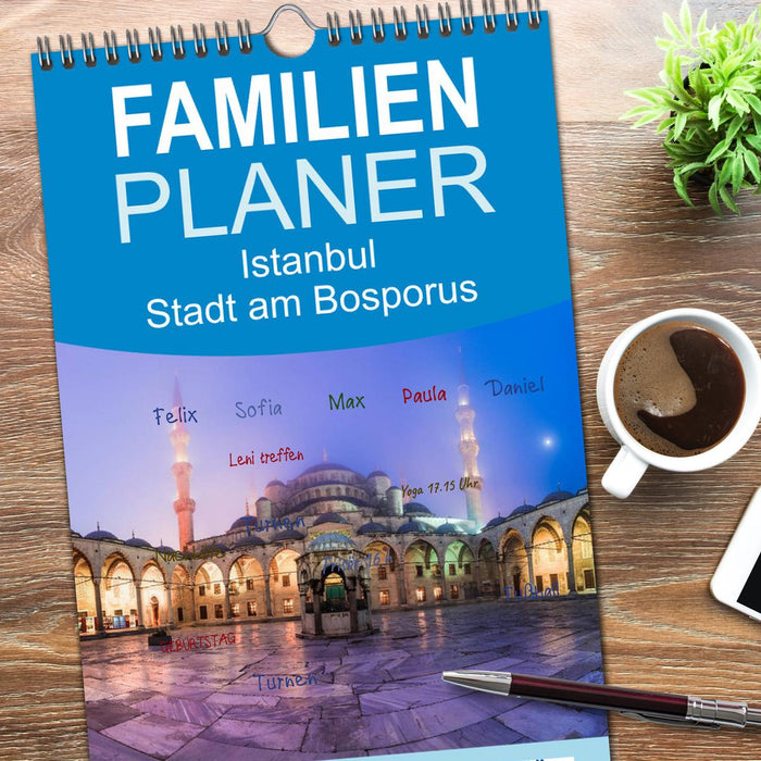 Istanbul - Stadt am Bosporus (CALVENDO Familienplaner 2026)