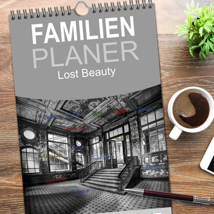 Lost Beauty (CALVENDO Familienplaner 2026)