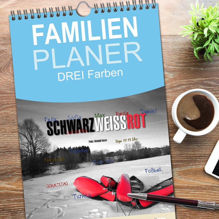 Schwarz - Weiß - Rot (CALVENDO Familienplaner 2026)