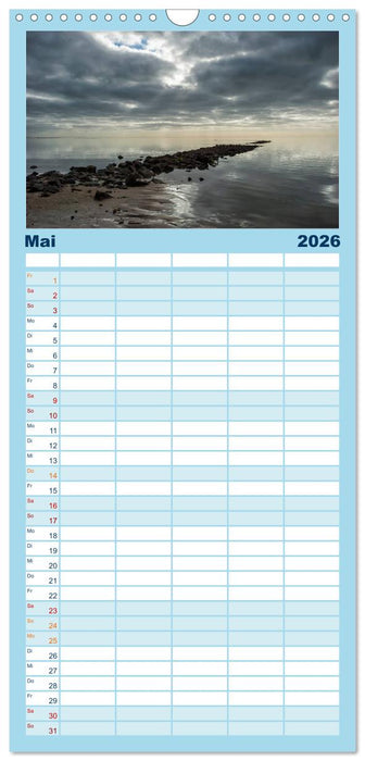 Faszination Meer und Wolken (CALVENDO Familienplaner 2026)