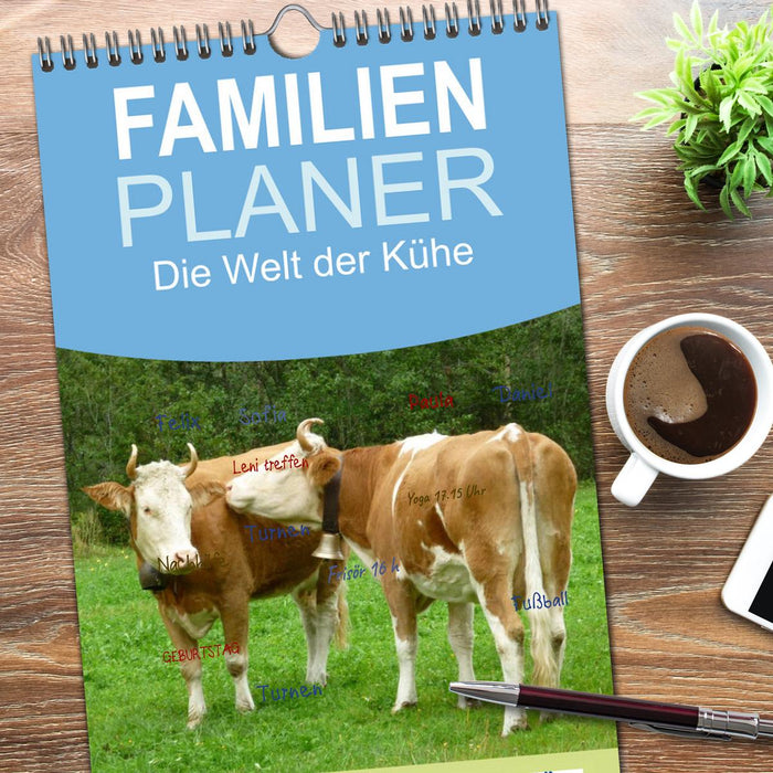 Die Welt der Kühe (CALVENDO Familienplaner 2026)