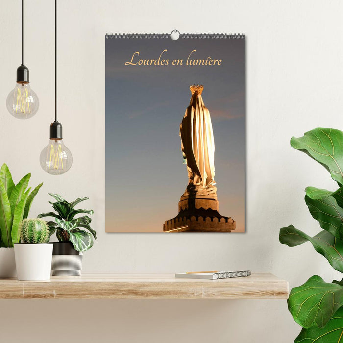 Lourdes en lumière (CALVENDO Calendrier mensuel 2026)