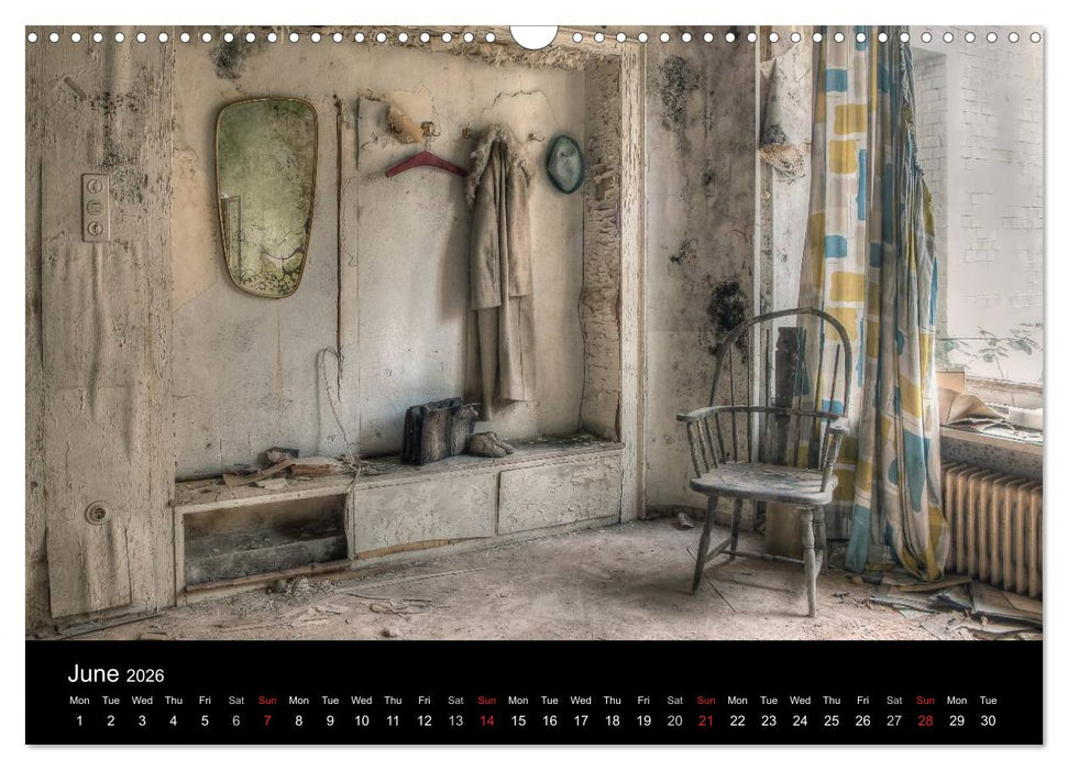 Lost Places - Beauty of decay (CALVENDO Monthly Calendar 2026)